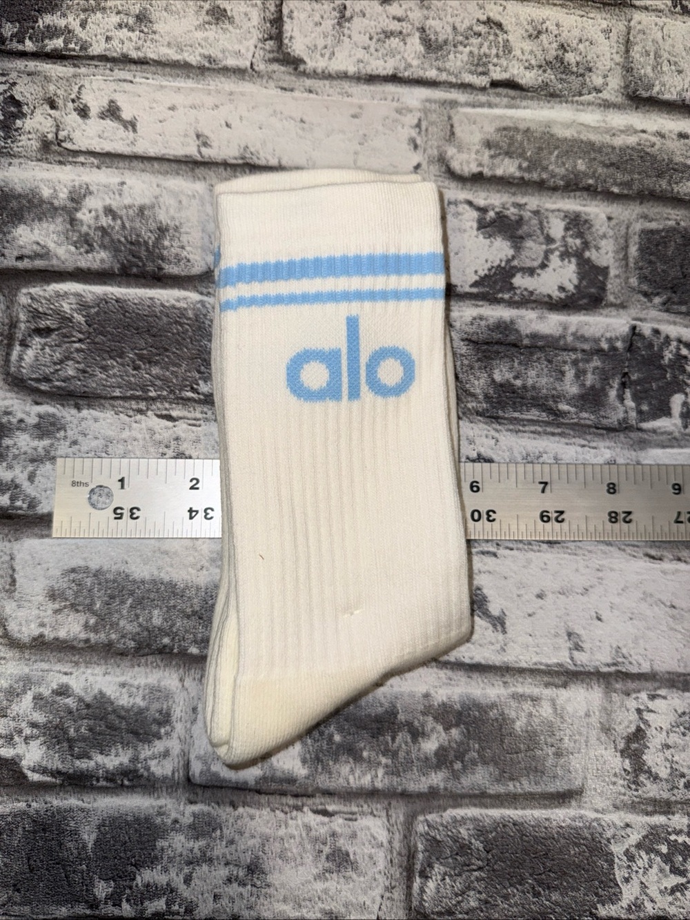 Alo Unisex Throwback White With Lite Blue Socks - Crew Socks - Yoga